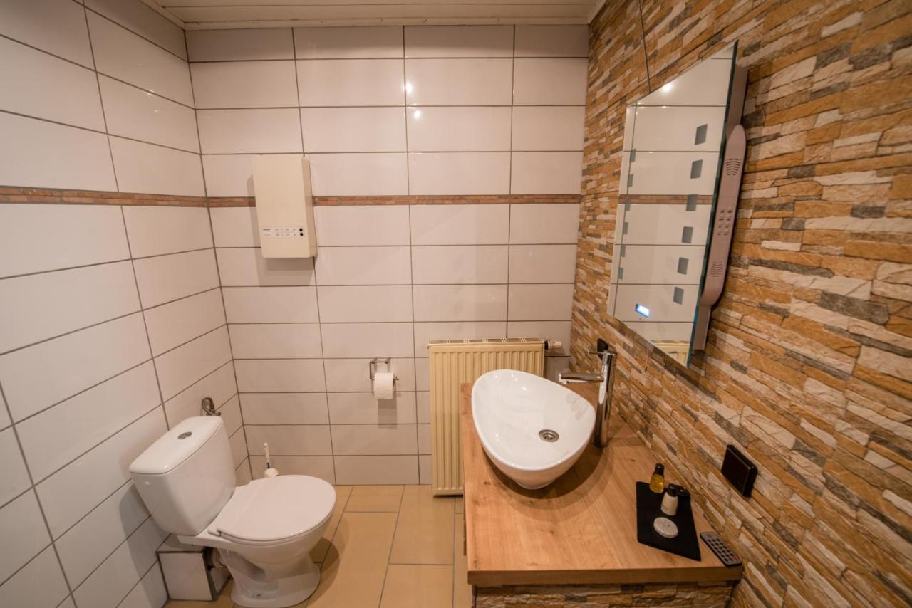 Weinschloesschen Im Weingut Roos Hotel Ilbesheim Bagian luar foto