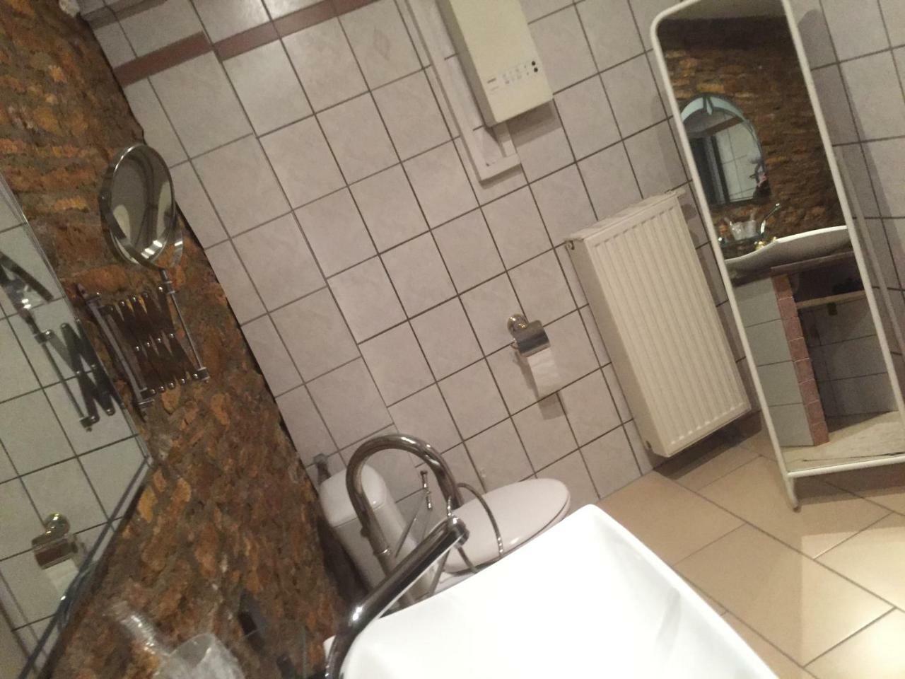 Weinschloesschen Im Weingut Roos Hotel Ilbesheim Bagian luar foto