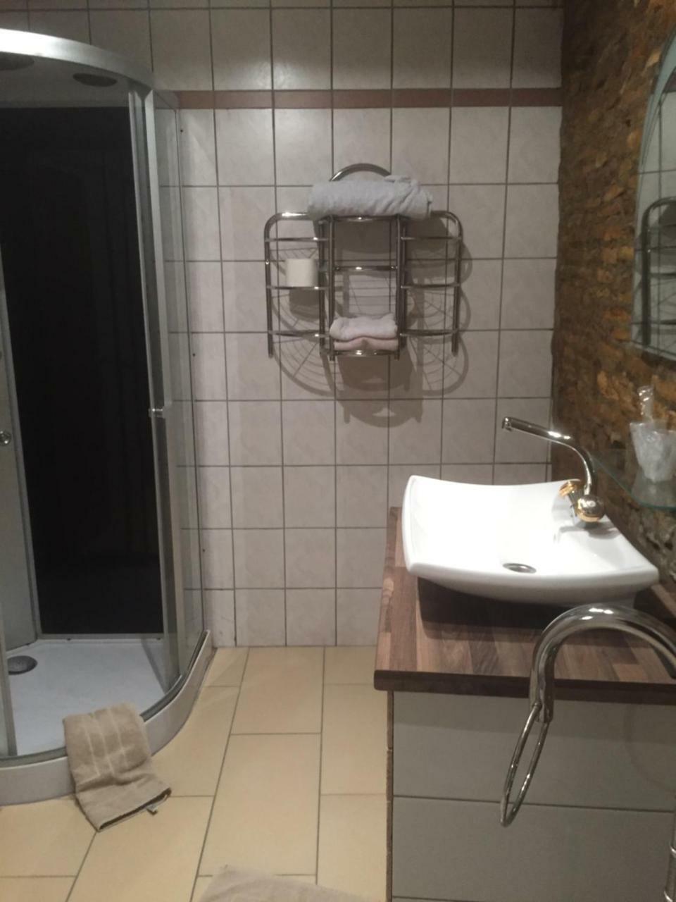 Weinschloesschen Im Weingut Roos Hotel Ilbesheim Bagian luar foto