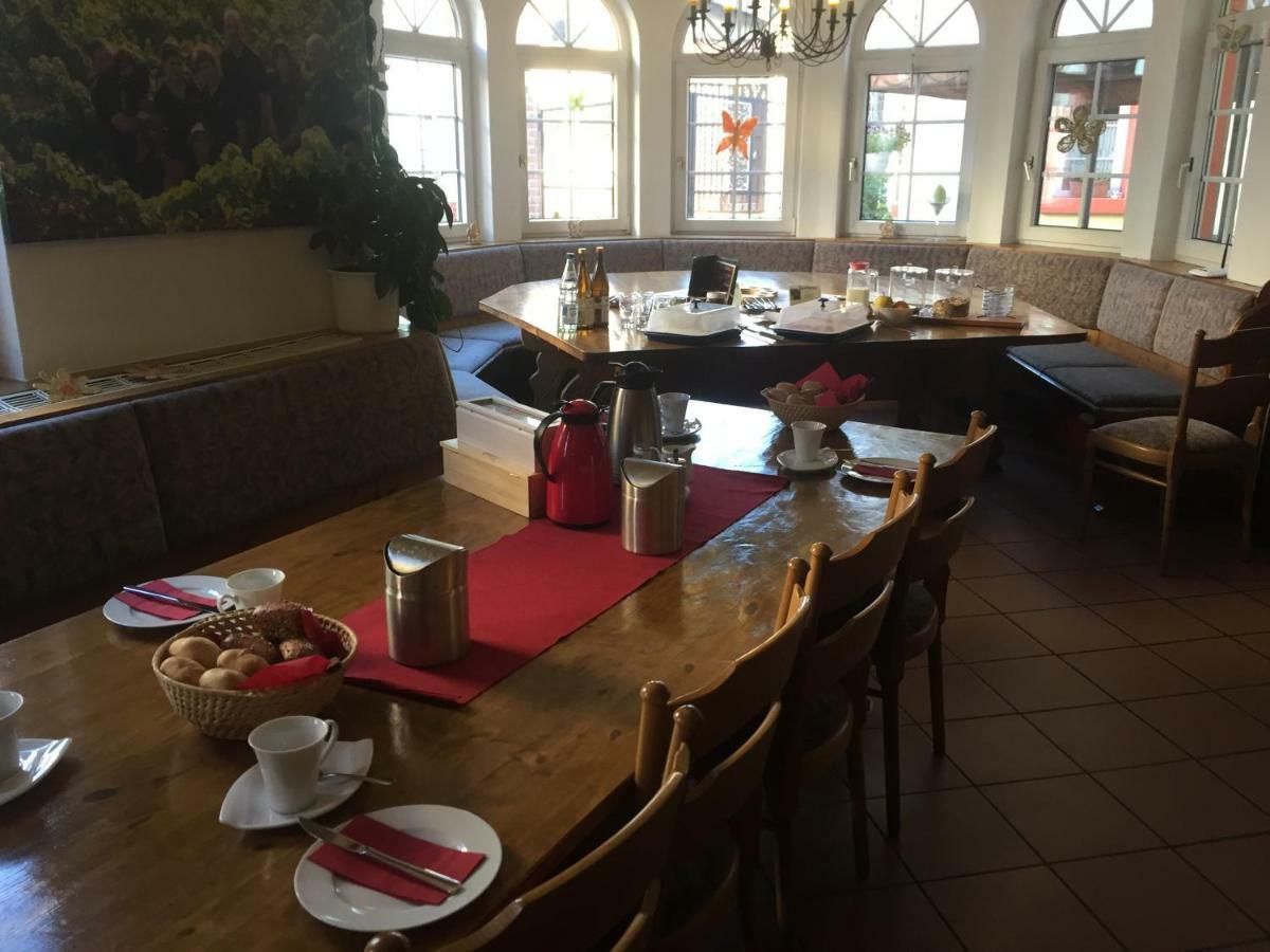 Weinschloesschen Im Weingut Roos Hotel Ilbesheim Bagian luar foto